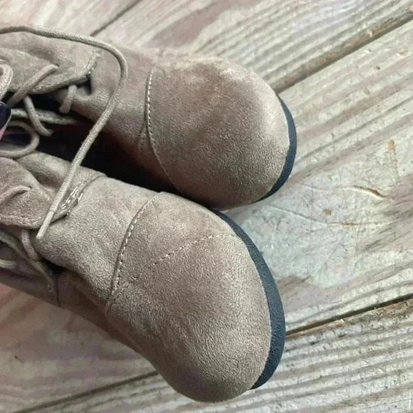 Unr8ted wedged ankle bootie size 8 - Picture 2 of 5